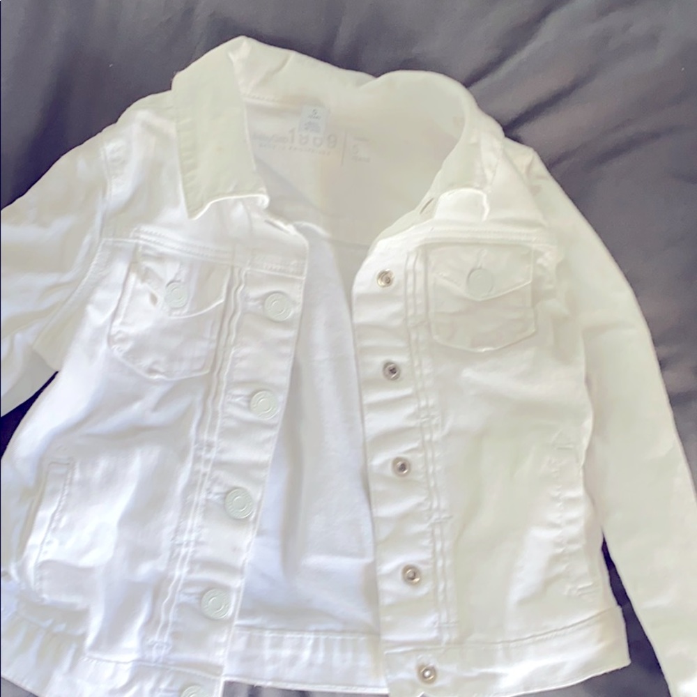 White gap denim jacket size 5 years